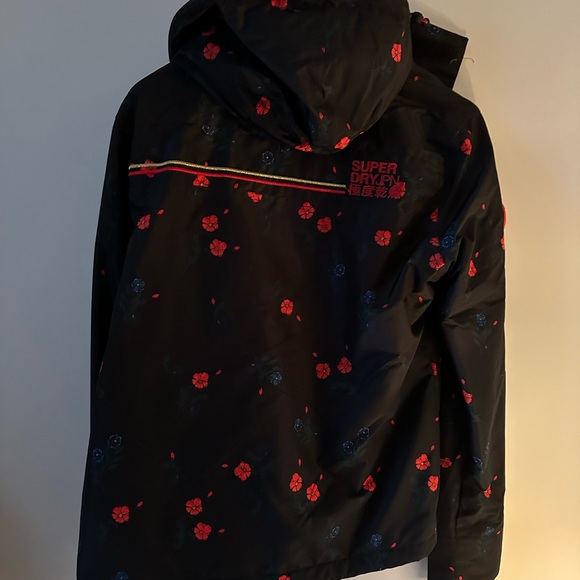 Cny Hooded Sd Windcheater Womens - Picture 11 of 11